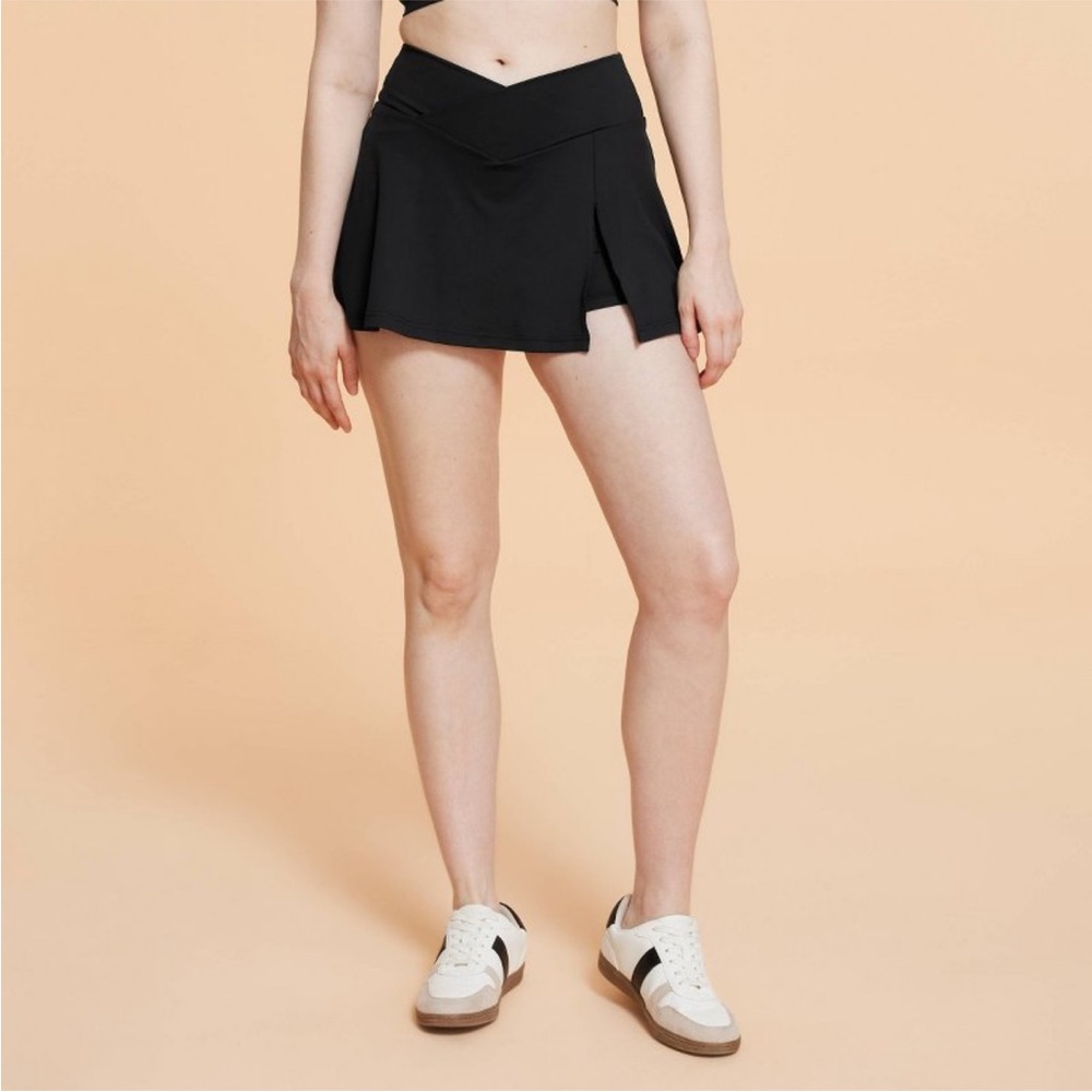Black Women's Skort with V-Waist Detail